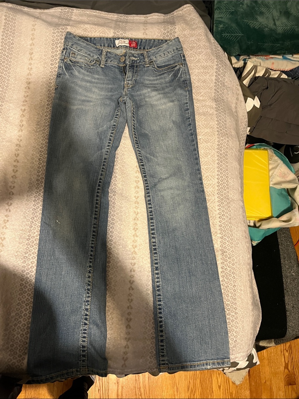 Women's Light Wash Straight-Leg Jeans - Classic Blue
